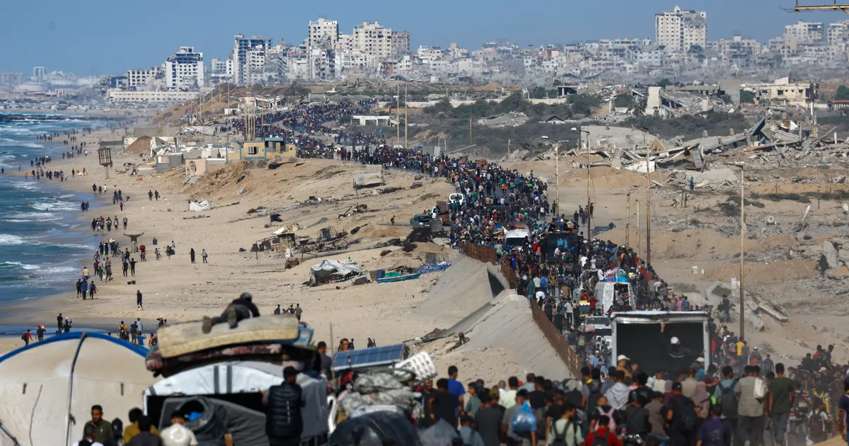 VIDEO ⟩ Tuhanded palestiinlased alustasid Gaza lõunaosast teed koju