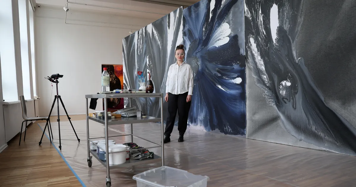 PILDID ⟩ Kunstnikud täiendavad kunstimajas oma äsja avatud näitusi