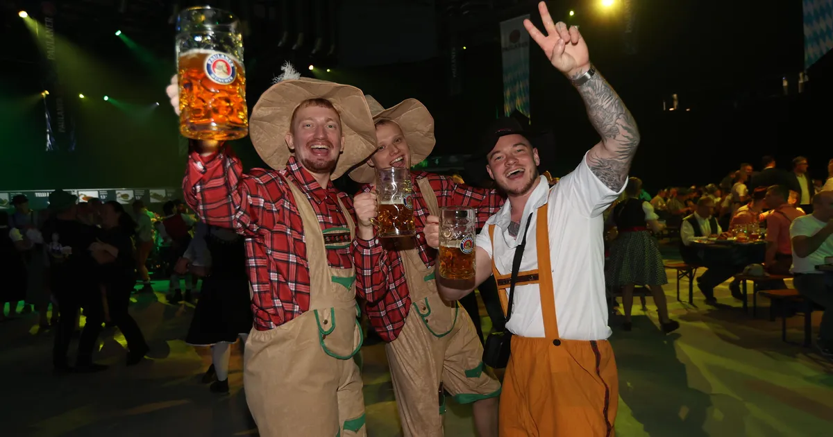 OTSEFOTOD ⟩ Korralik möll! Unibet Arenal toimuv Oktoberfest on kohale meelitanud ohtralt pidulisi