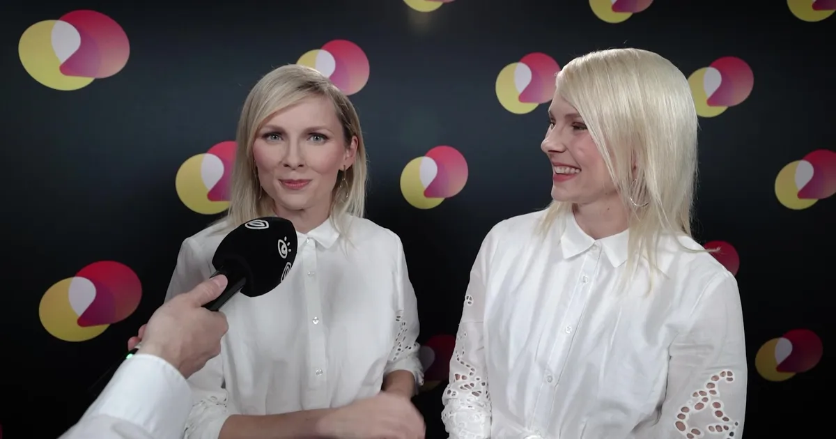 VIDEOINTERVJUU ⟩ Häälesaates publiku pahviks löönud kaksikud sõprusest külalisnõunikuga: me pidime lihtsalt kuss olema