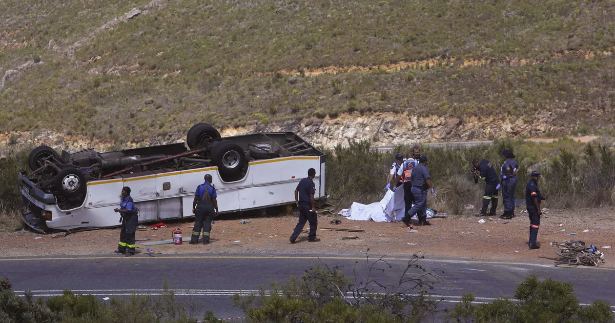 LAV-is hukkus bussiõnnetuses vähemalt 40 inimest