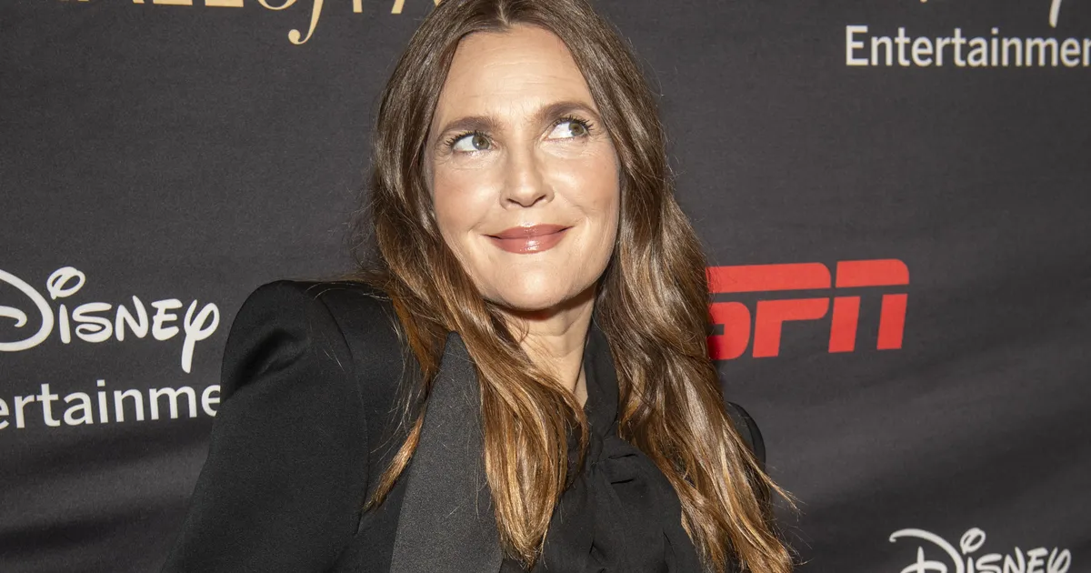 KUMMALINE VAATEPILT ⟩ Hollywoodi näitleja hakkas tele-eetris oma jalalaba nuusutama