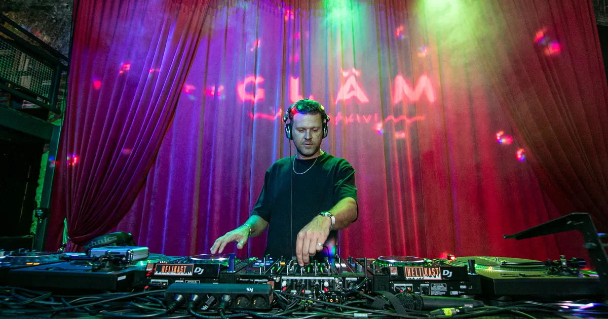 FOTO ⟩ Grete Kuld lahutas meelt üritusel, kus Jürgen Pärnsalu plaate keerutas