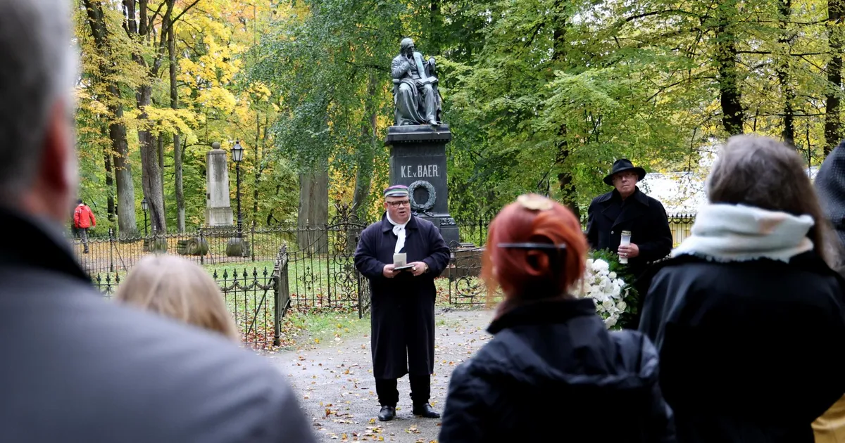 GALERII ⟩ Paavo Matsin samastus Karl Ernst von Baeriga​ ja kirjutas veinilõhnalise luuleteose