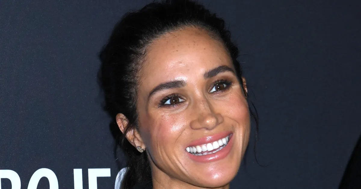 FOTOD JA VIDEO ⟩ Kriitika ümber Meghan Markle'i: naine kutsus end ise Pariisi moenädalale ja naeris väidetavalt modelli üle