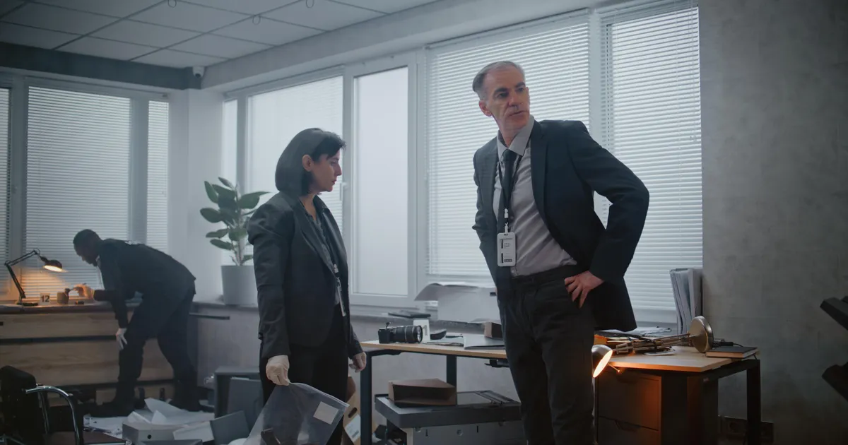 MÜSTEERIUM ⟩ «Kahtlustatakse narkootikumide üledoosi. See on varsti lehtedes»