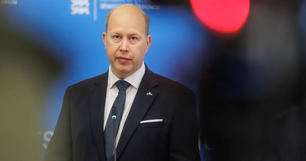 TÕNIS ARRO ⟩ Kõrge ohuhinnang: siseministeeriumis on liiga palju miilitsaid ja nõrk minister