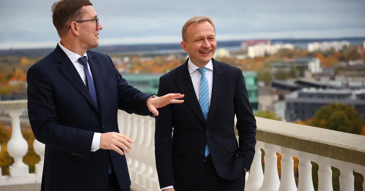 FOTOD ⟩ Peaminister Kristen Michal tutvustas volinik Serafinile Stenbocki maja