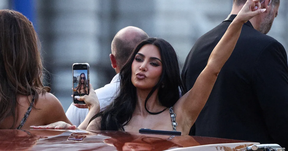 KARVANE VÄRK ⟩ Kim Kardashiani ebatavalised püksikud osteti kriitika saatel kiiruga «poelettidelt» ära