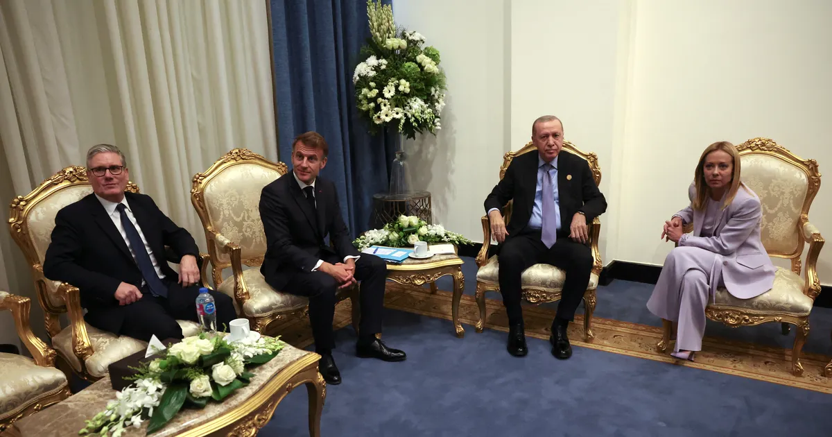 VIDEOD ⟩ Itaalia peaminister Giorgia Meloni turmtule all: ma ei saa suitsetamisest loobuda