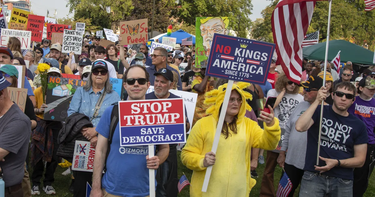 VIDEOD ⟩ Trump vastas miljonitele protestijatele AI videotega, millel pommitab inimesi väljaheidetega