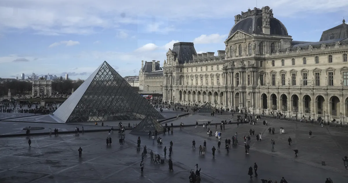 Prantsusmaa kultuuriminister teatas sissemurdmisest Louvre'i muuseumi
