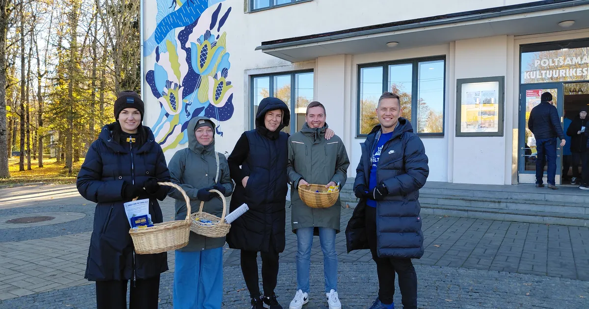 «Homme on kõik jälle sõbrad!» Eri leeride kandidaadid jagasid Põltsamaal rahvale valimisnänni