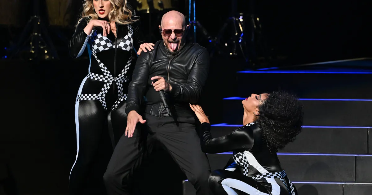 MR.WORLDWIDE ⟩ Riias esineb megastaar Pitbull, kes paneb ka puujalad tantsima