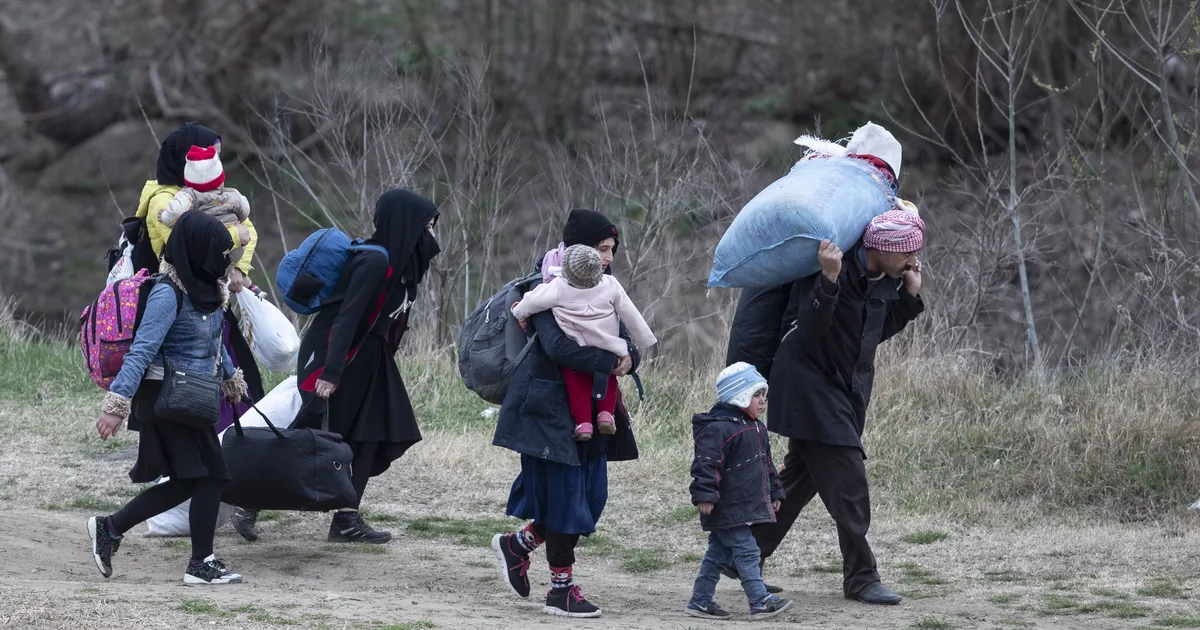 Vene spioonid aitavad inimkaubitsejatel Euroopa sisserändajatega üle ujutada