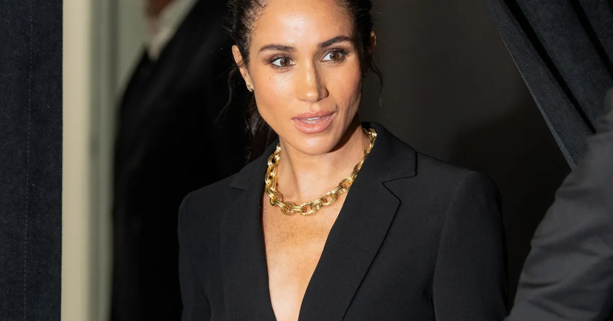 KIBE KUULUJUTT ⟩ Meghan Markle viskas vastuolulise Pariisi reisiga oma abielule kaikaid kodarasse