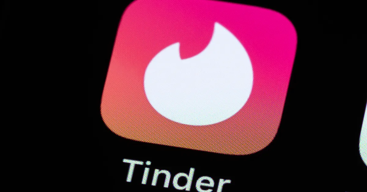 KOHTINGU-KÕHEDIK ⟩ Eestlaste ehmatavad Tinderi-kogemused tuuakse teatrilavale