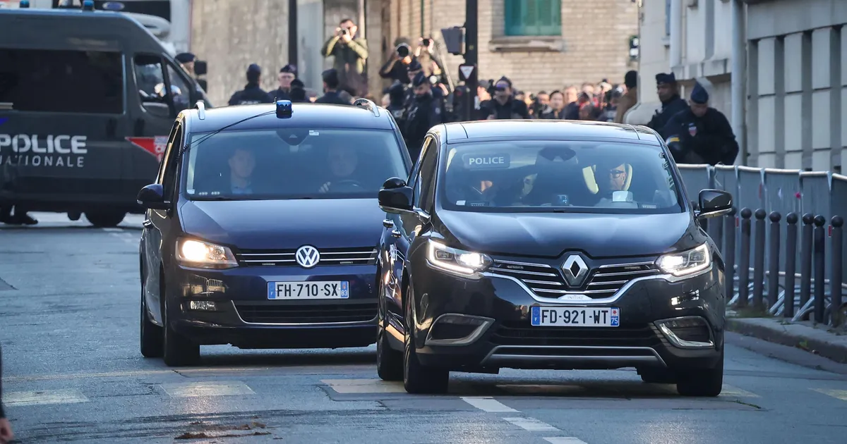 Prantsusmaa ekspresident Sarkozy saabus Pariisi vanglasse