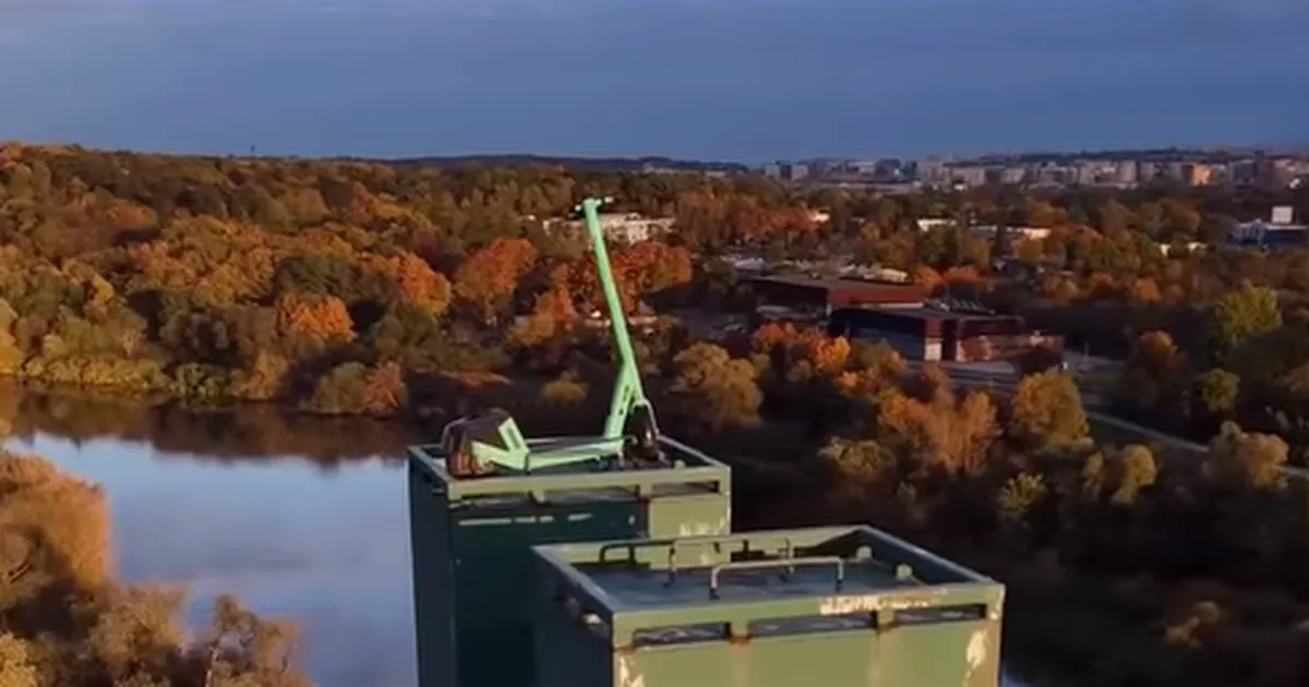 VIDEO KÕRGUSTES ⟩ Ootamatult sattus Bolti tõukeratas 40 meetri kõrgusele Krakówi sillale