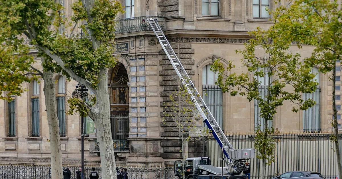 ÜLEVAADE ⟩ Prantsusmaa peab klaperjahti Louvre'i juveelivarastele