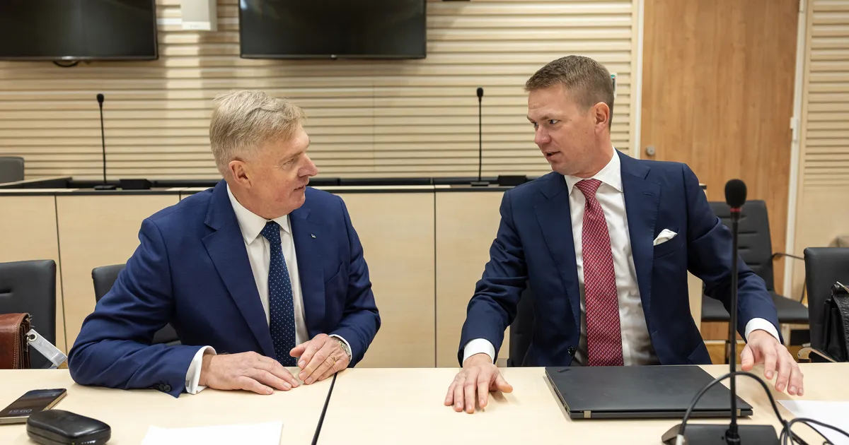 FOTOD ⟩ Kelmuses süüdistatav Kalle Laanet astus kohtu ette