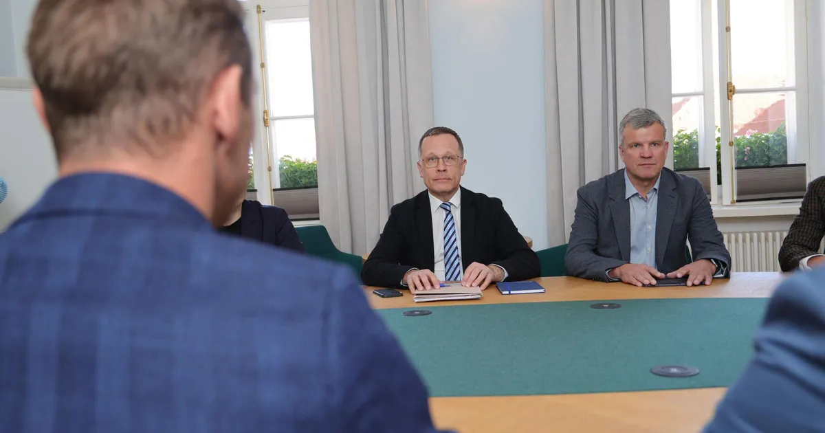 PILDID ⟩ Isamaa ja Reformierakond jätkavad Tartus kõnelusi kirgede tormist hoolimata