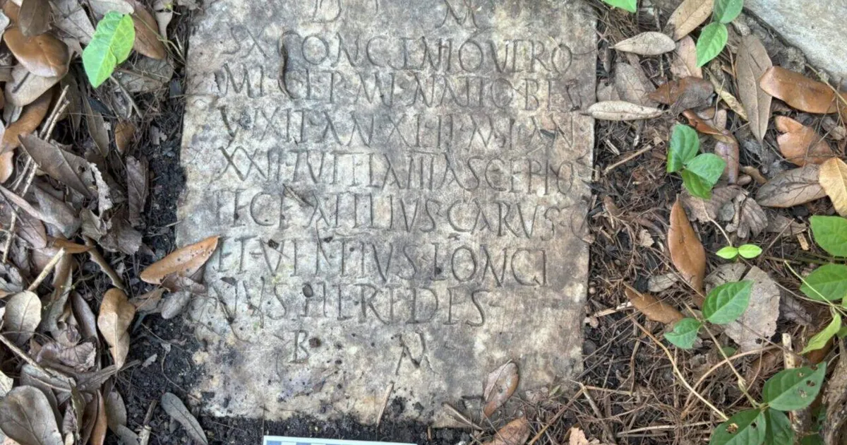 Kuidas Vana-Rooma hauakivi USA ühte tagahoovi sattus