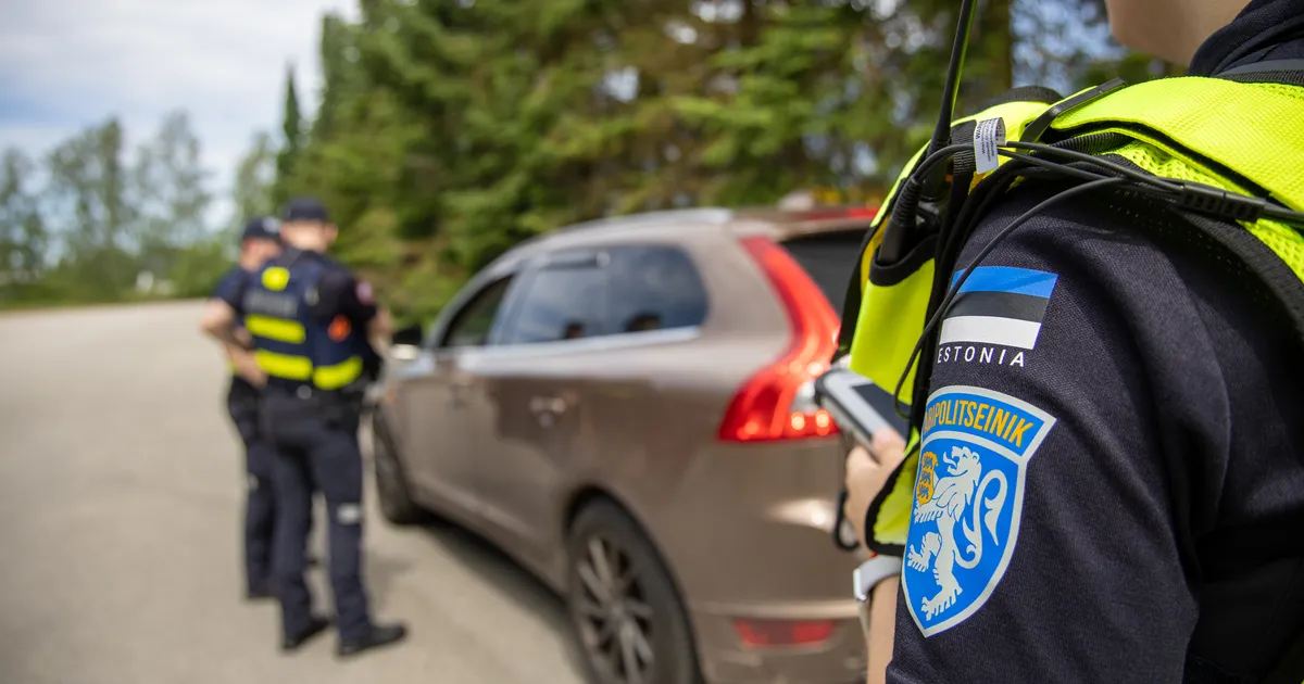 Siseministeerium ei muuda politseivormil riiginimetust eestikeelseks