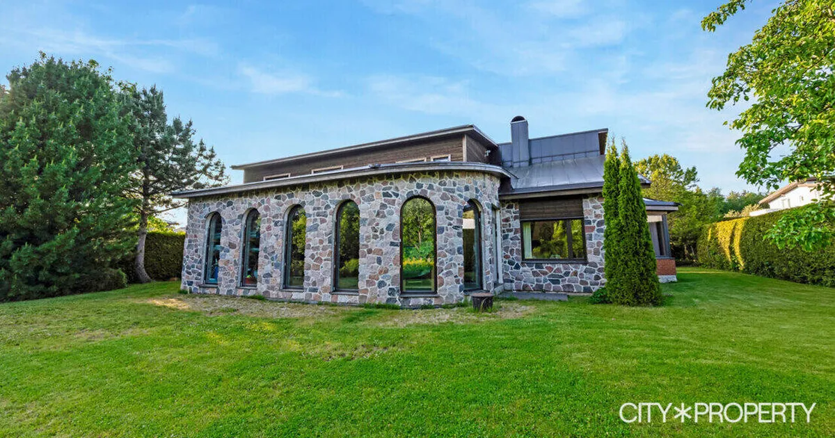 PIILU SISSE ⟩ Viimsis müüakse omanäolist villat, mis ei jäta kedagi külmaks