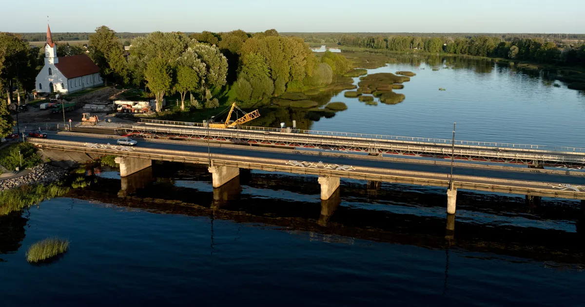 Läti avas liikluse Salacgrīva uuel sillal, kuid ühel rajal