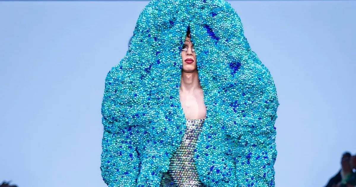 VIDEO ⟩ Selles moekollektsioonis on kasutatud üle 200 000 ehte!