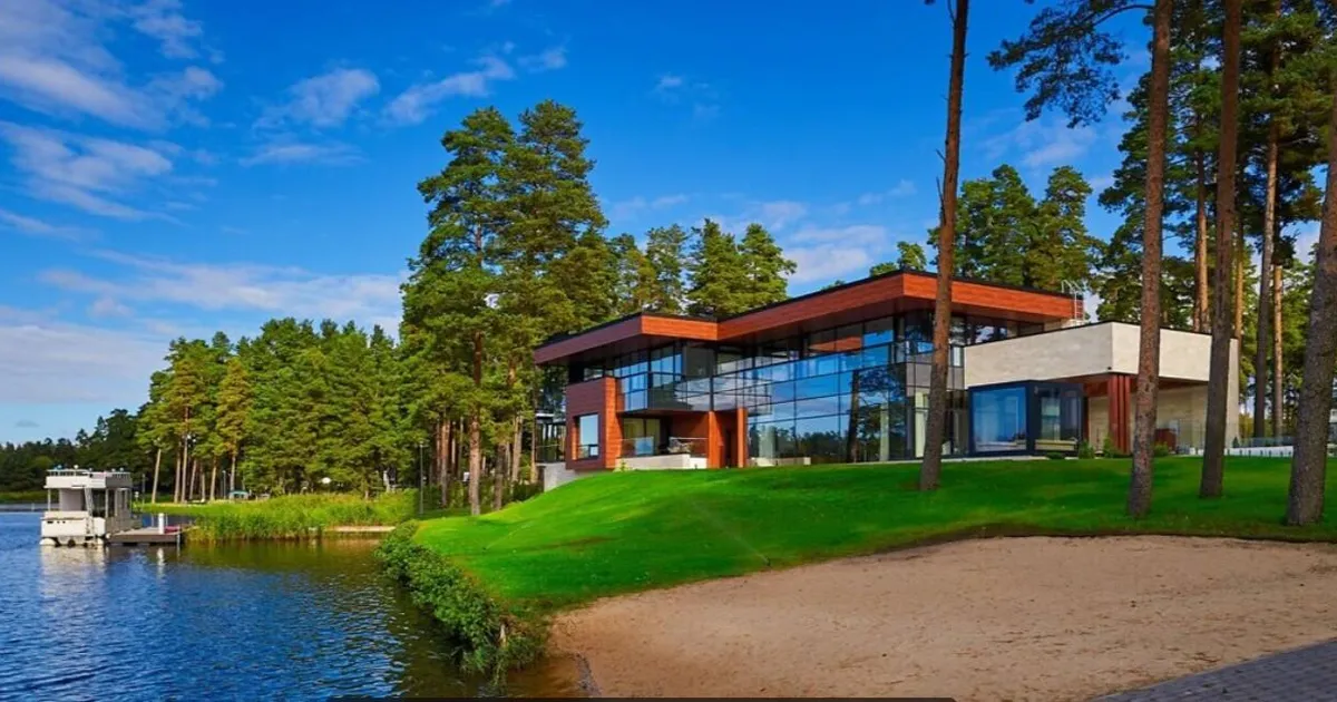 PILK PEALE ⟩ Läti kinnisvaraturul lööb laineid erakordselt haruldane ja kallis pakkumine