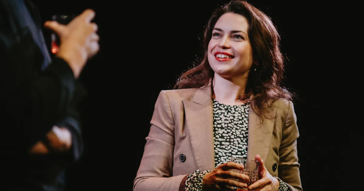 ARVUSTUS ⟩ Inimsuhetest puretud armastus teatrilaval