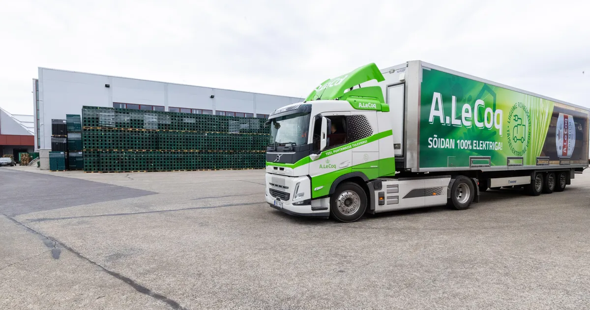 PILTUUDIS ⟩ «Kannatajaks jäi vaid kvaliteetne märjuke!» Tartus libises kaubaautolt maha suurem kogus õlut