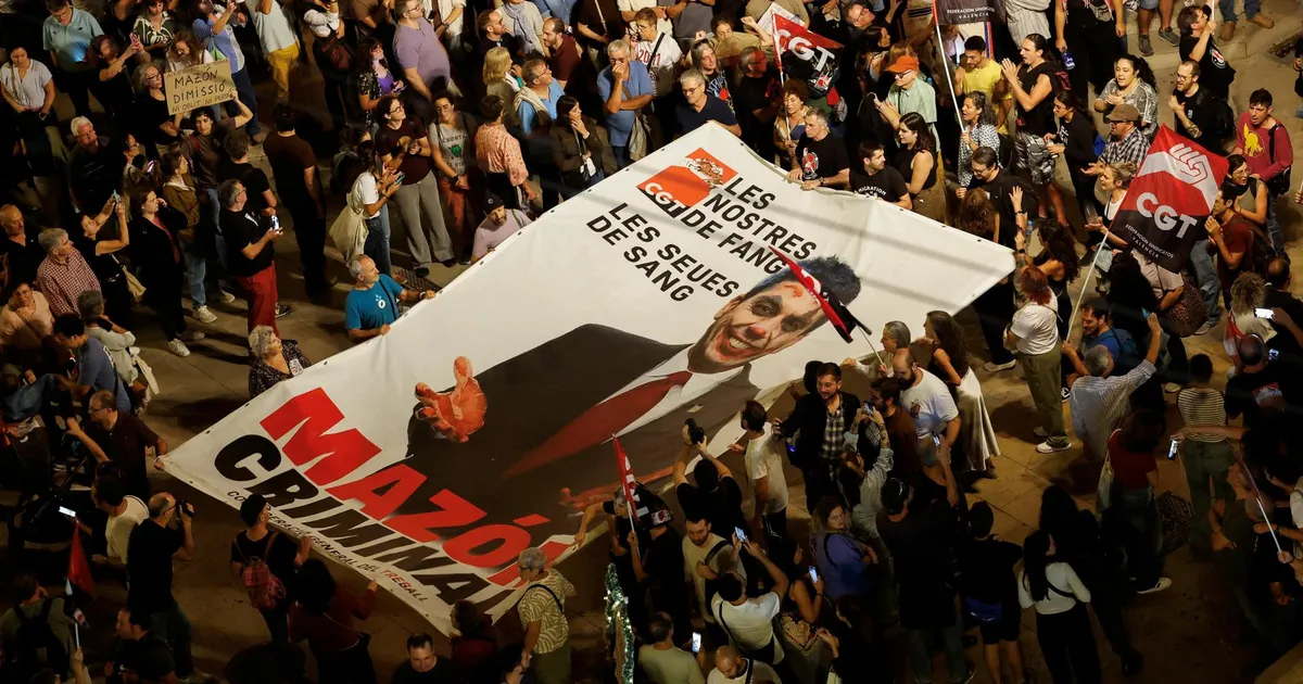 KOHALIK VAADE ⟩ Aastataguse tulvakatastroofi haavad veritsevad Valencias siiani