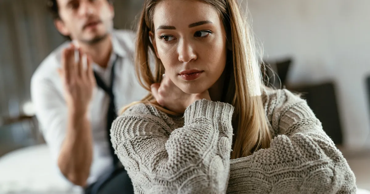 SUHTES, KUID ÜKSI? ⟩ Noor eestlanna annab nõu, kuidas tunda ära emotsionaalselt kättesaamatu mees