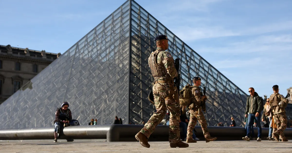 Louvre'i juveelivargusega seoses vahistati veel viis inimest