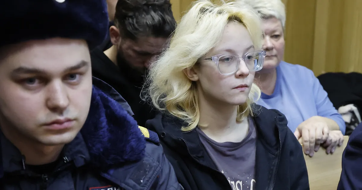 Populaarsed Peterburi tänavamuusikud peeti sõjavastaste laulude eest kinni