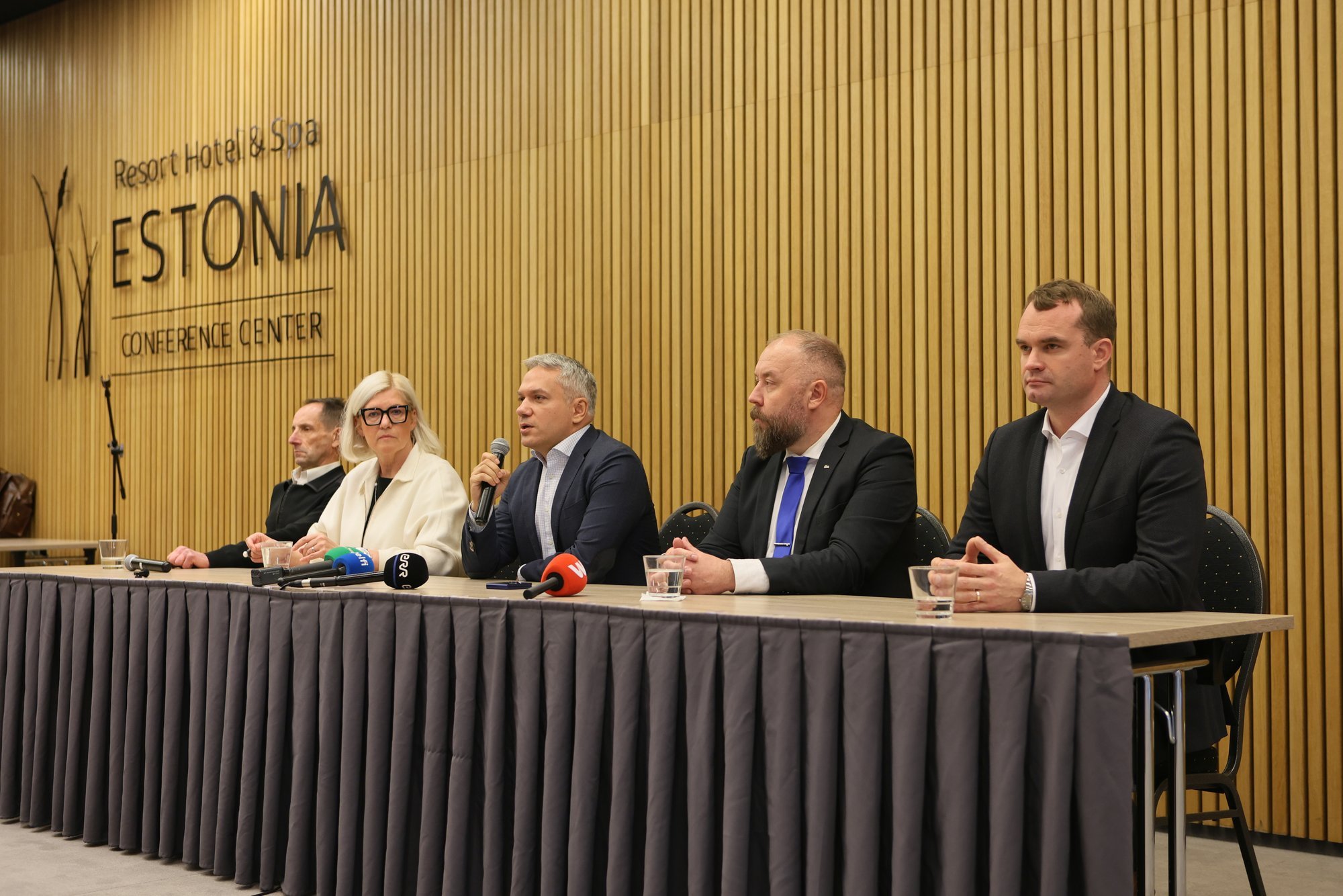 VIDEO ja FOTOD | Pärnus loodav viisikliit peab koalitsioonikõnelusi, huvi Isamaaga läbirääkimisi pidada on nõrk