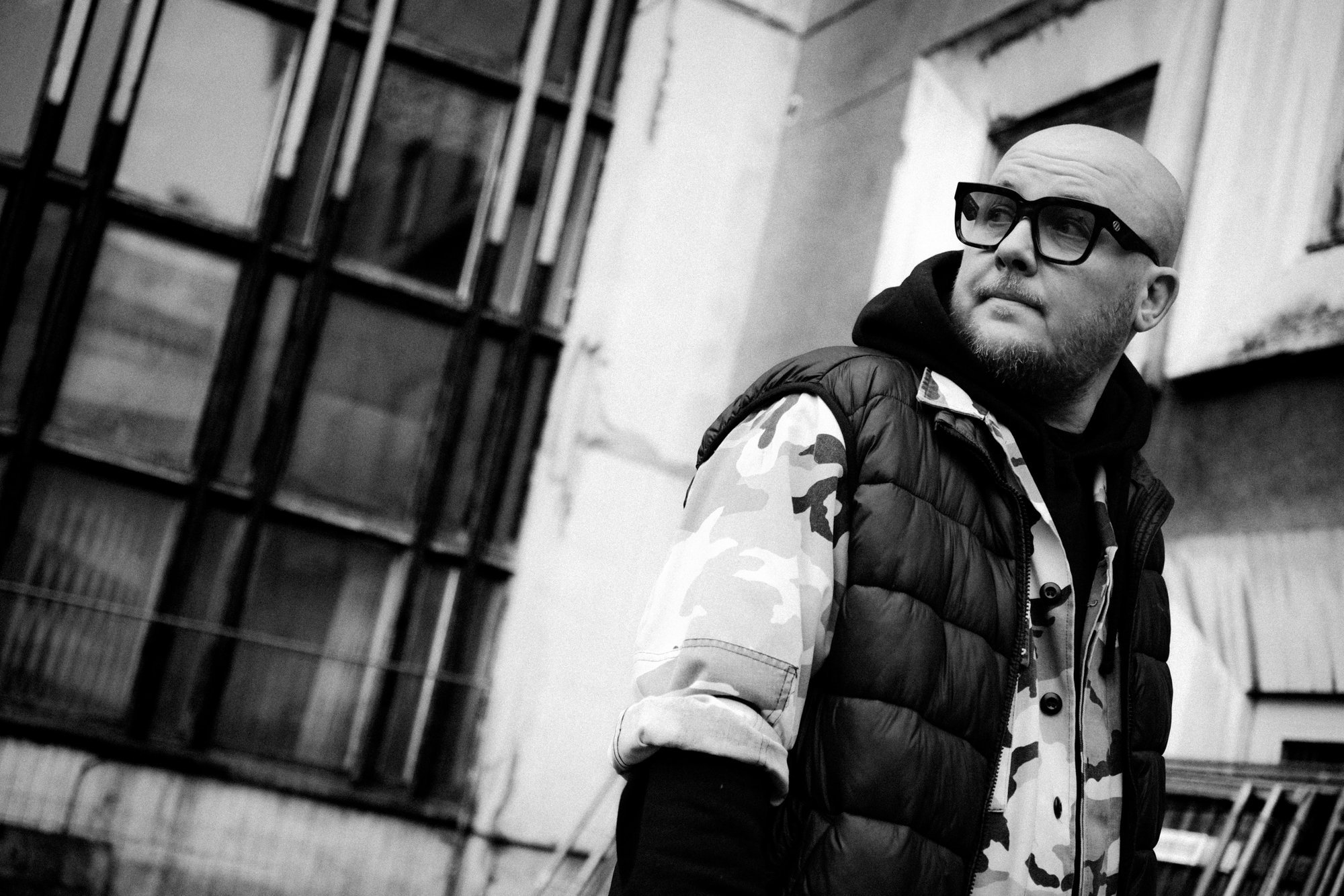 DJ Critikal andis 20 aasta järel välja uut muusikat: inimestel on kalduvus tehisintellektiga üledoseerida