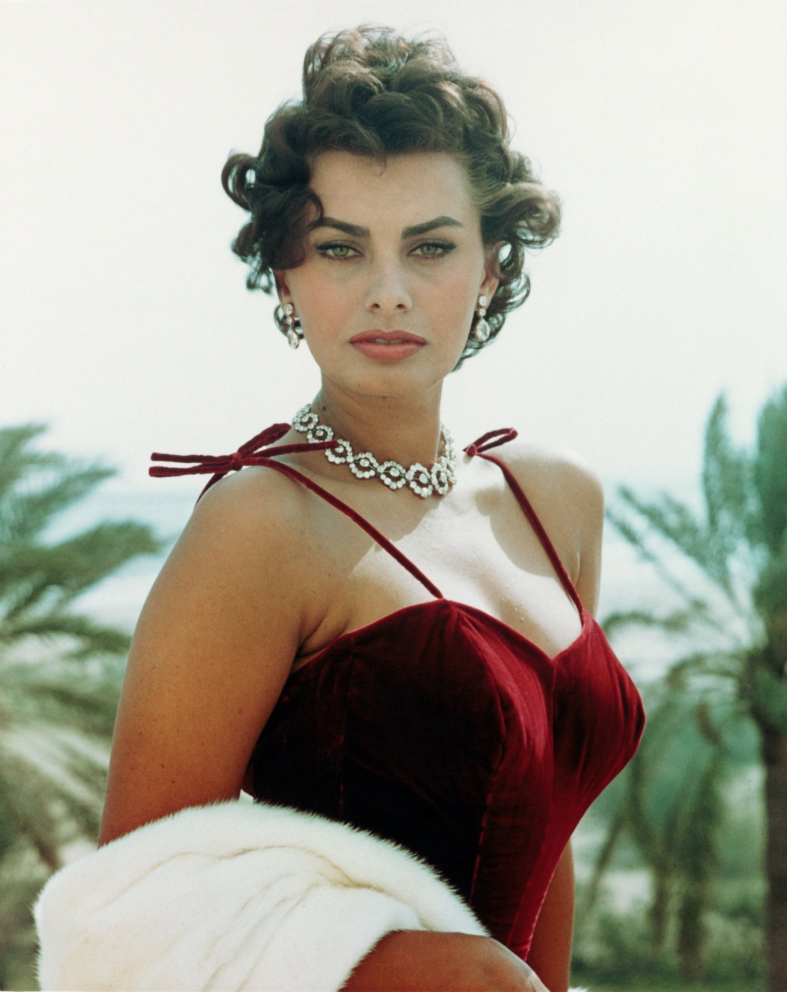 FOTO | 91-aastane ja nii nooruslik! Hollywoodi ikoon Sophia Loren üllatas oma poja pulmas imelise välimusega