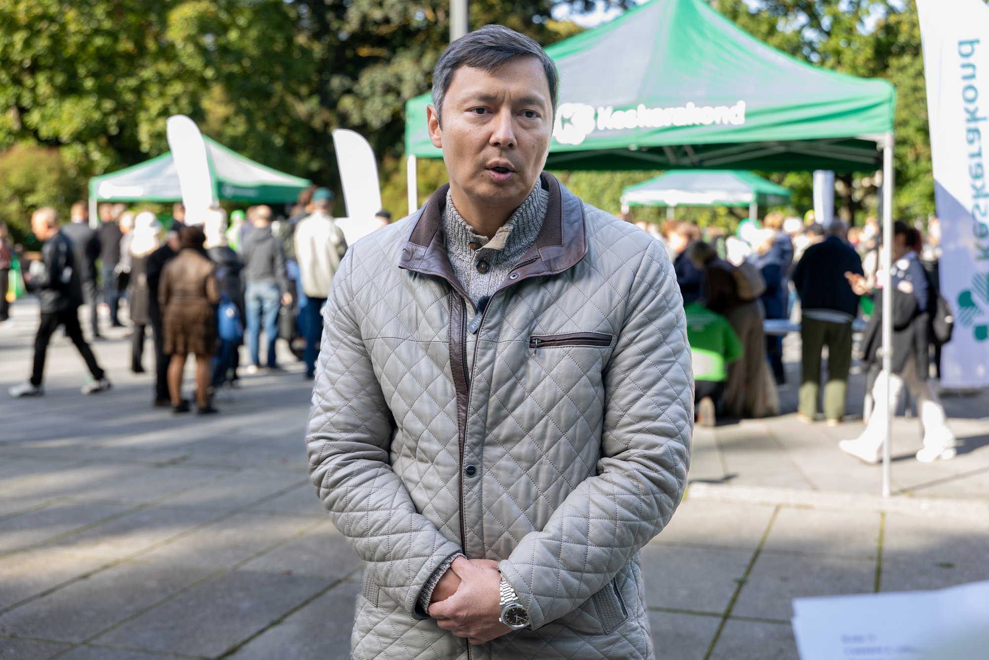 KRANAAT | Segaduses Tallinna eksmeer jagab Elisa müügimeestele flaiereid