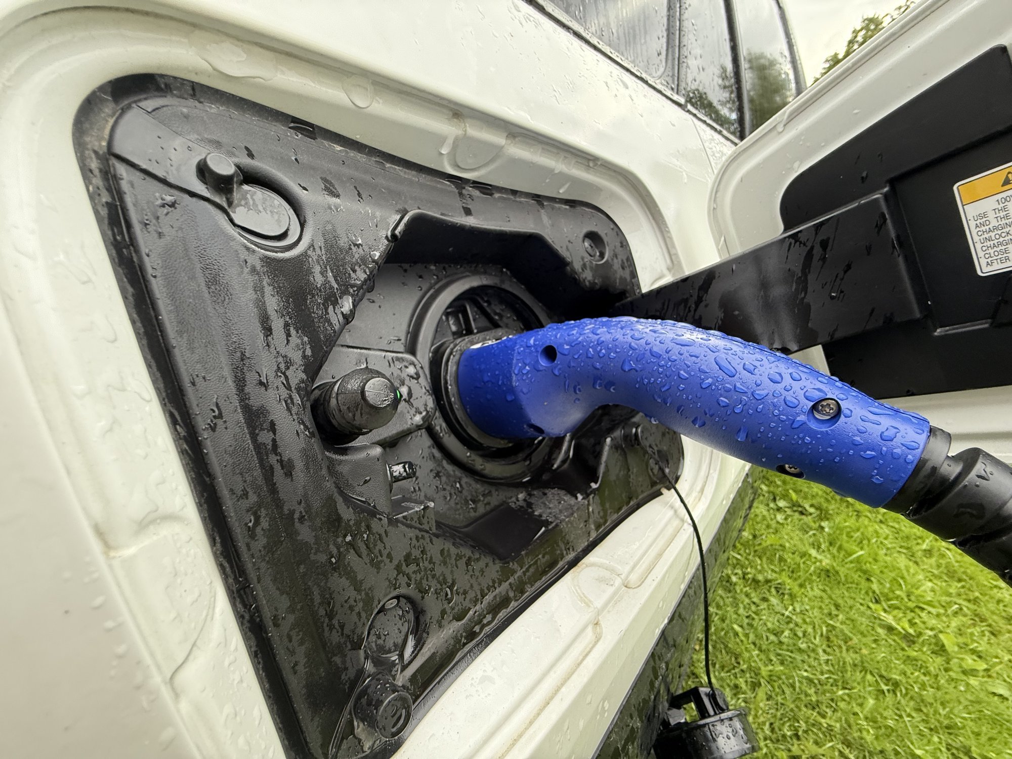 LUGEJA KÜSIB | Mis vahe on hübriid- ja pistikhübriidautol? Kumb on soodsam?