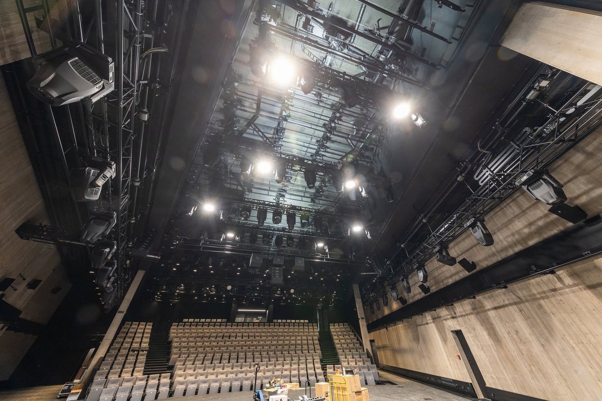 Linnateatri uus maja on täis moodsat ja Eestis seninägematut tehnikat