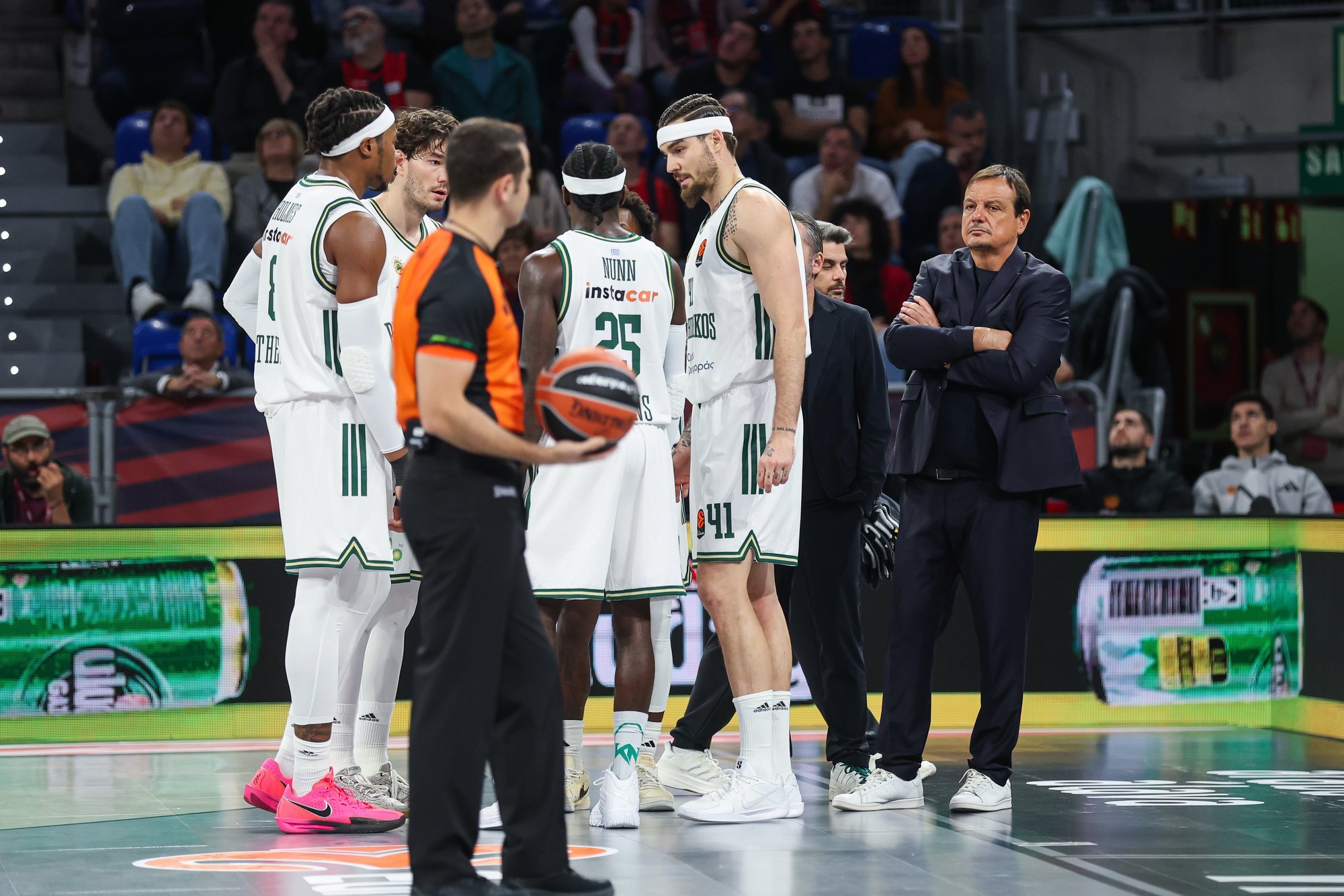 Kurioosne olukord: Baskonia president ei lubanud Euroliiga mängu ajal kohtunikke riietusruumi