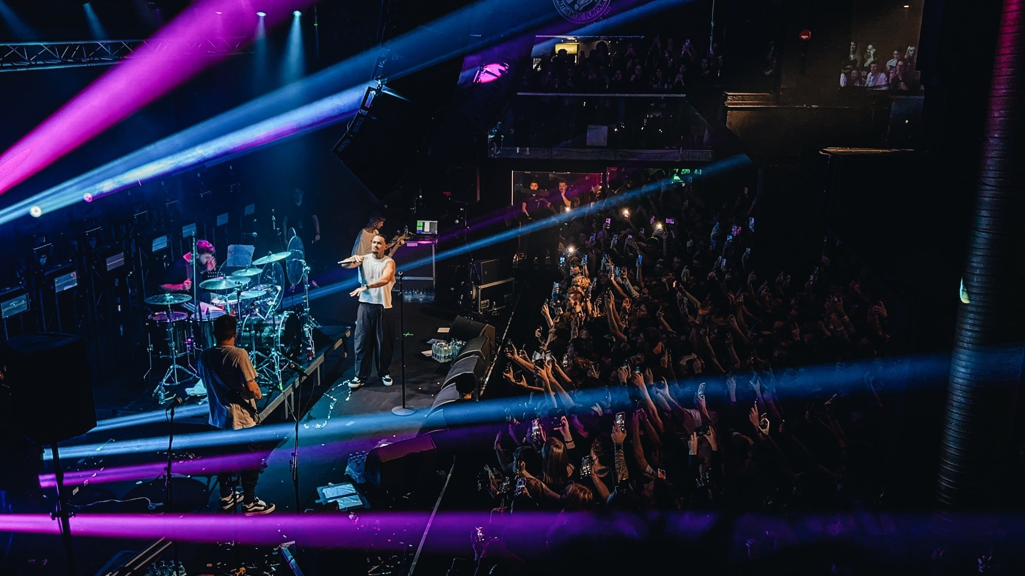 FOTOD JA VIDEOD | Hullunud paljad teismelised ja kaklevad tüdrukud. Vene räpisuperstaar Morgenshtern pani Helitehase vappuma