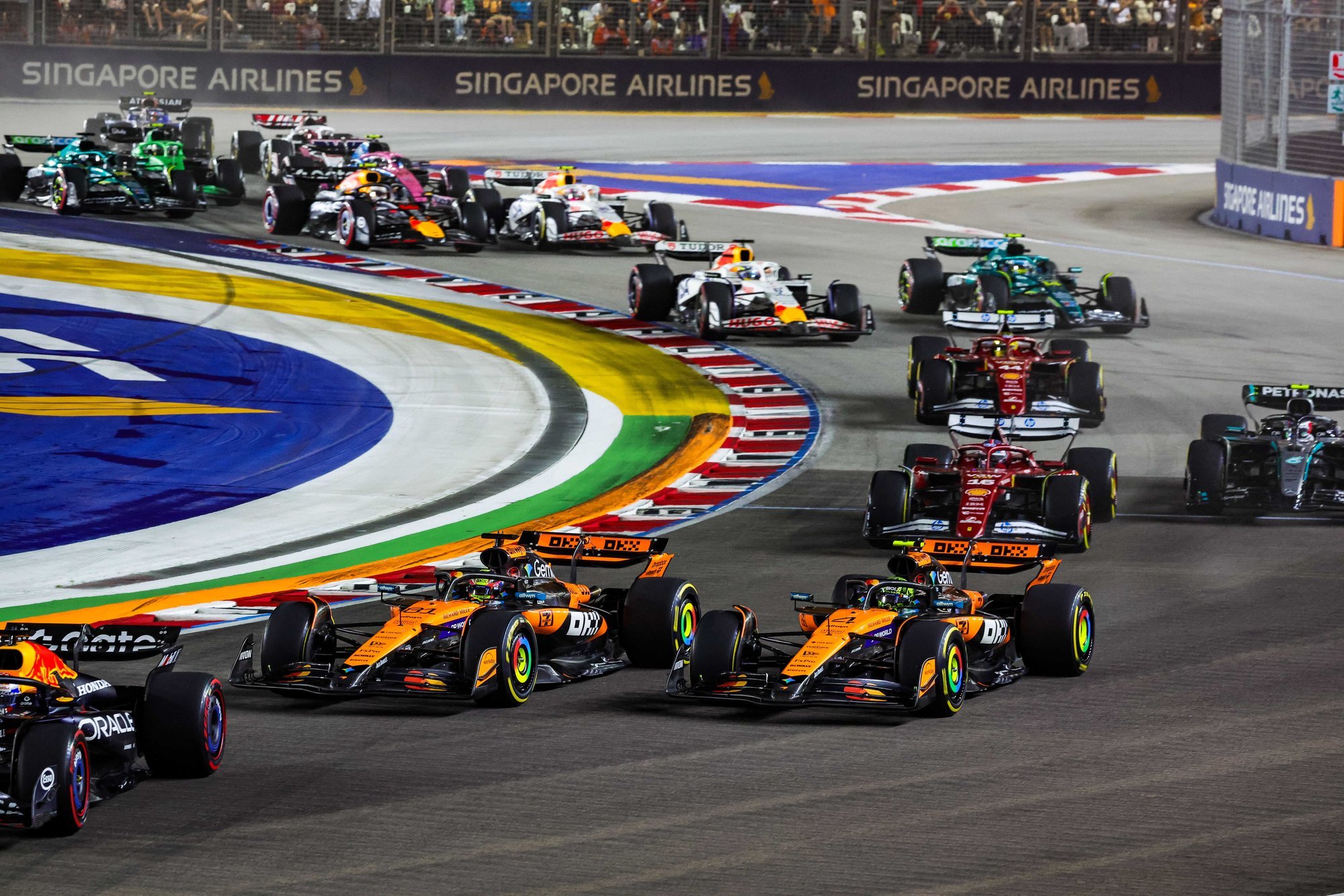 VIDEO | F1 tiitlirivaalid põrkasid Singapuris kokku. Piastri: see ei ole väga tiimisõbralik käitumine