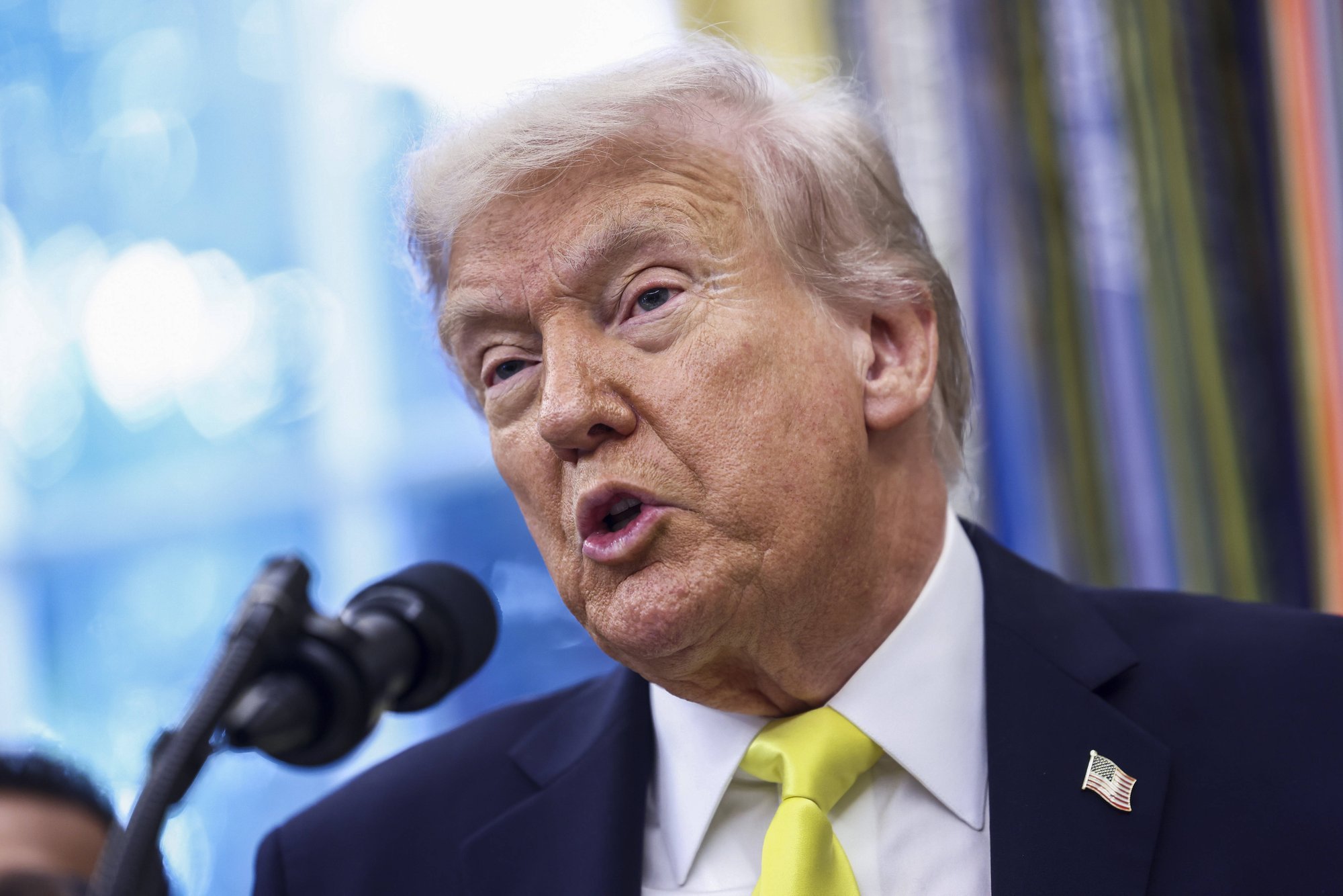 Trump teatas, et räägib hetkel Putiniga