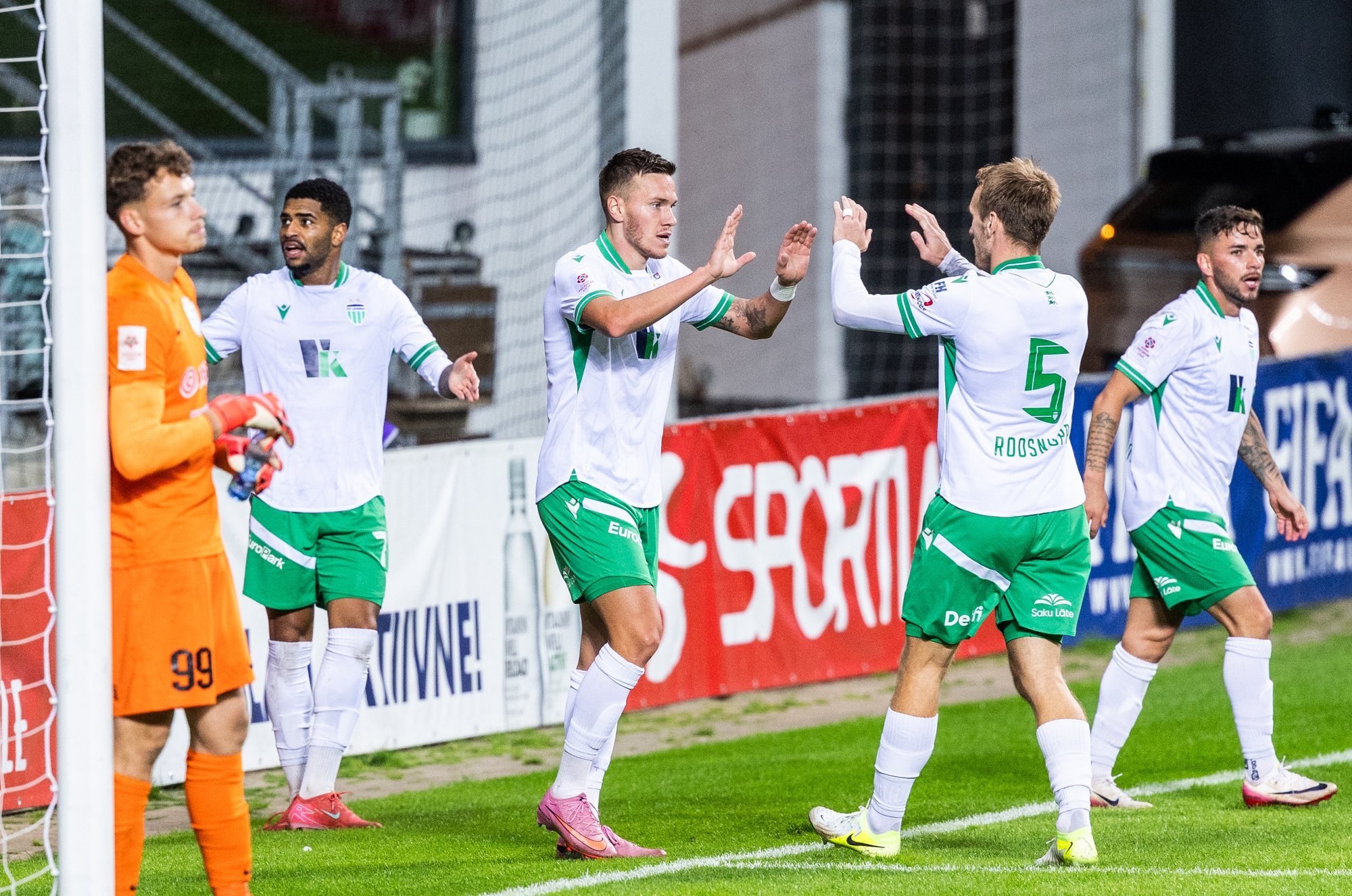 DELFI FOTOD | Kuressaarele kolm väravat löönud Tallinna FCI Levadia pani Flora surve alla
