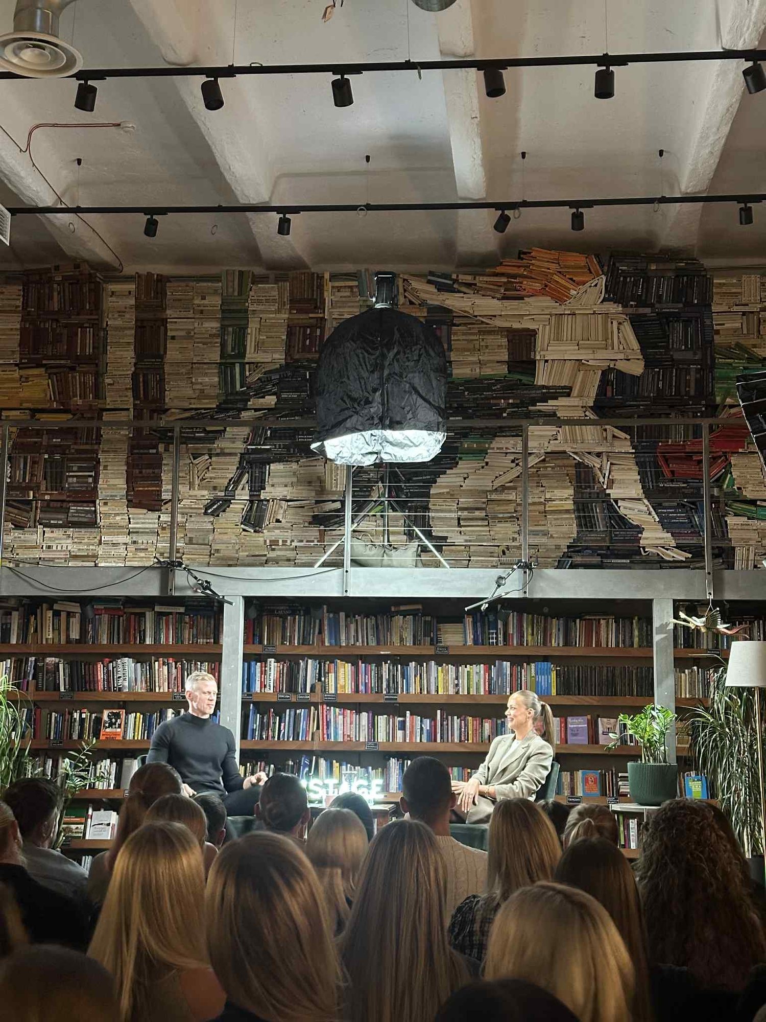 REPORTAAŽ | Irratsionaalne hirm olla halb inimene. Lauren Villmann paljastas vestlusõhtul selle, mida ta Instagramis ei näita